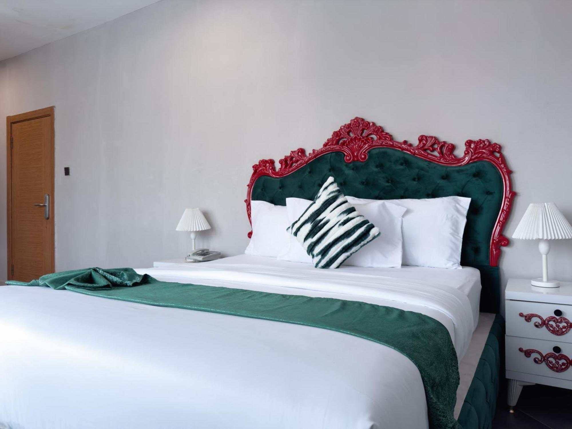 Euro Homes Hotel Accra Exteriör bild
