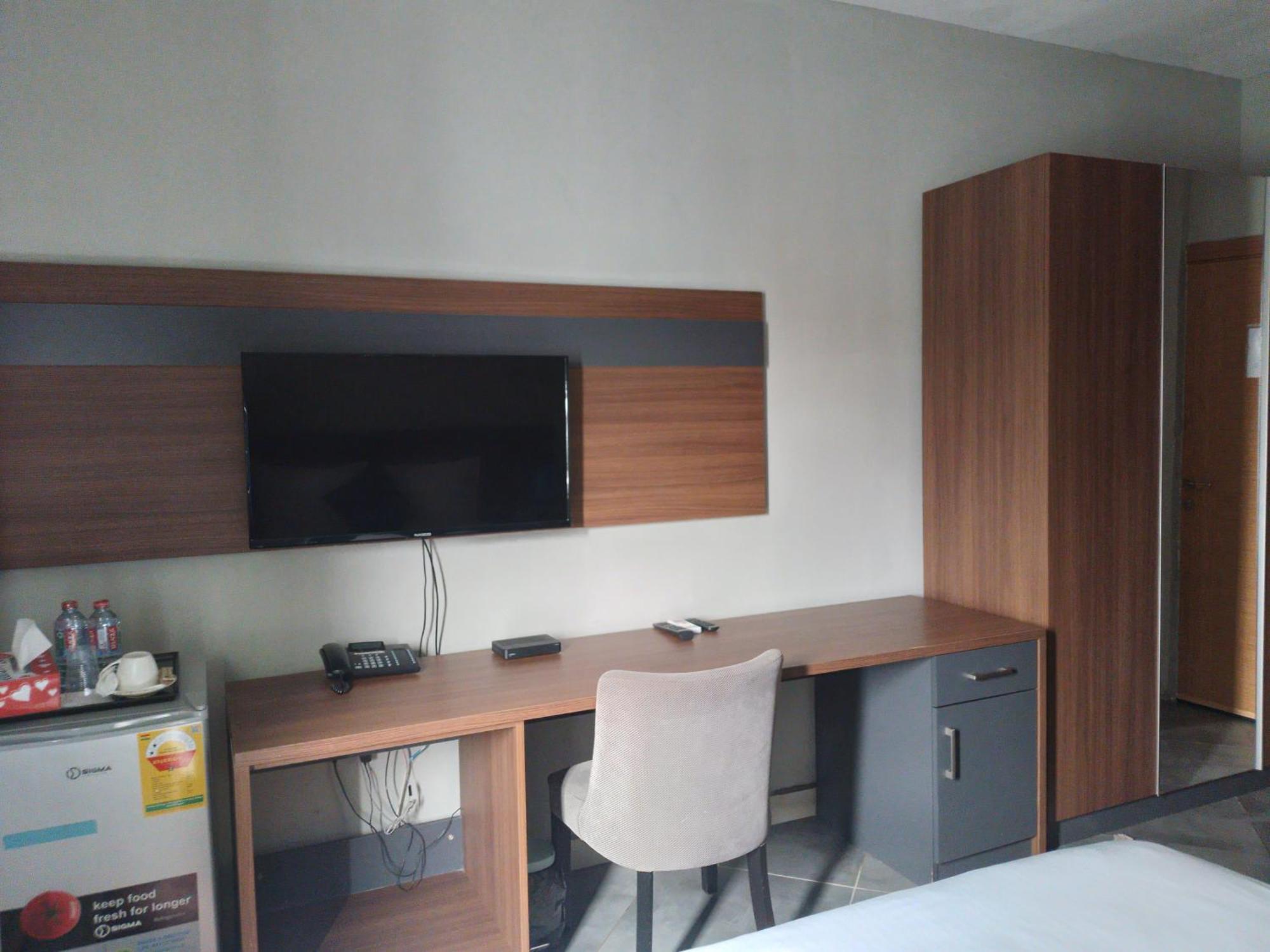 Euro Homes Hotel Accra Exteriör bild