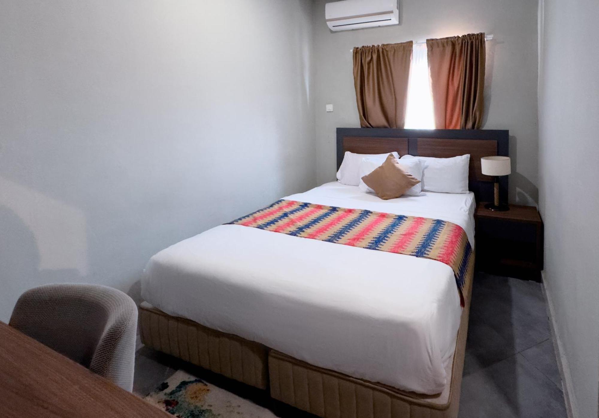 Euro Homes Hotel Accra Exteriör bild