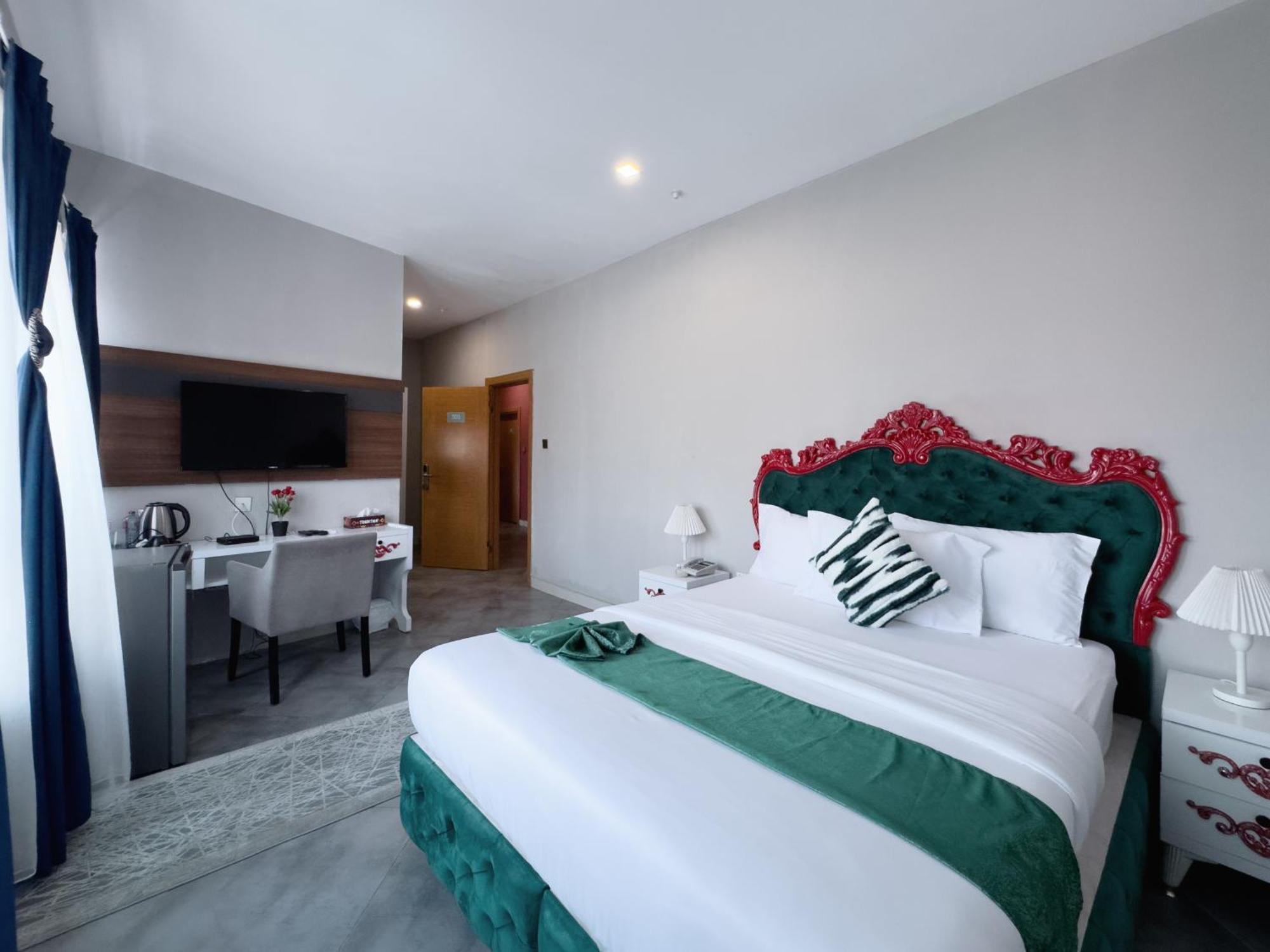 Euro Homes Hotel Accra Exteriör bild