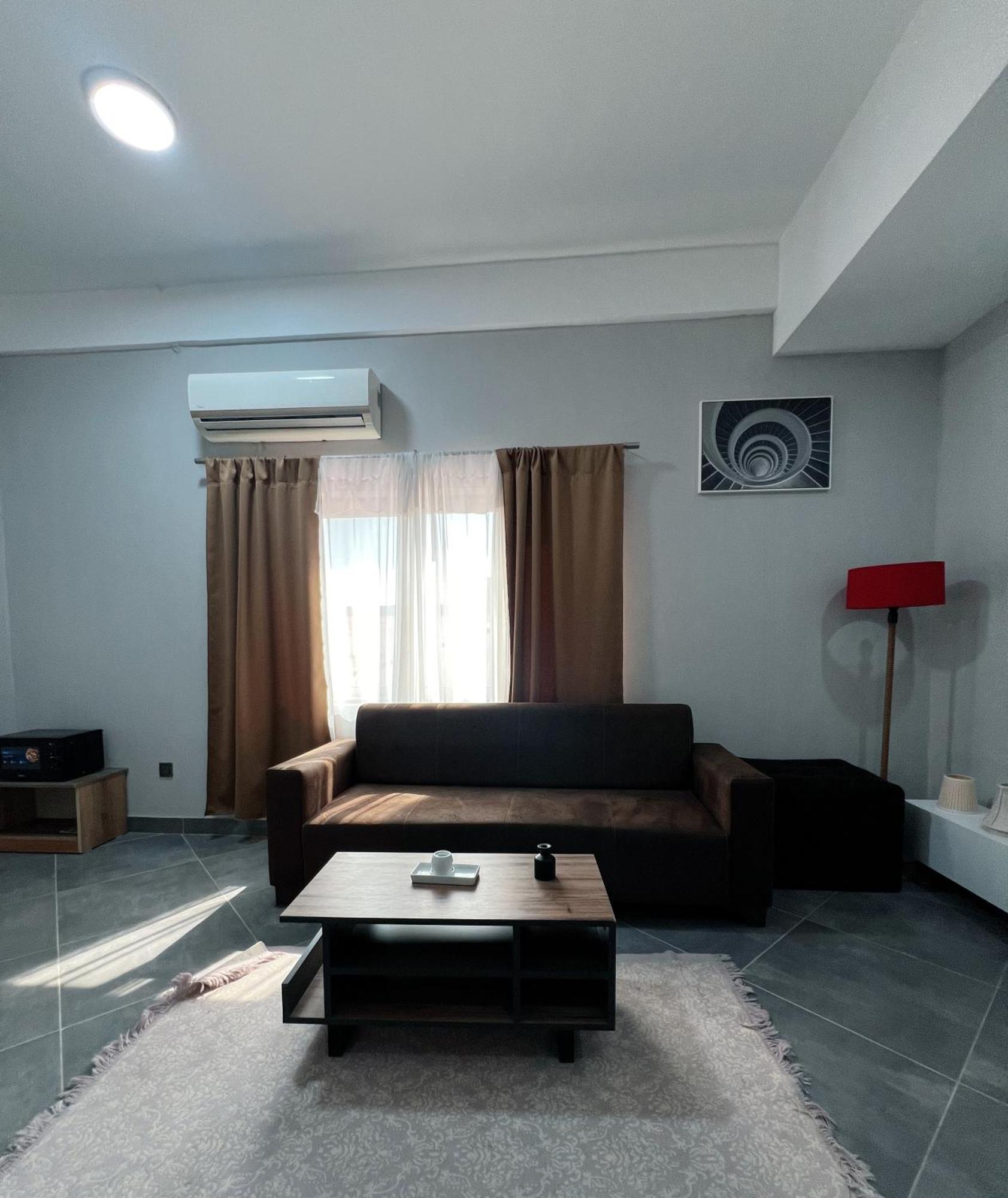 Euro Homes Hotel Accra Exteriör bild