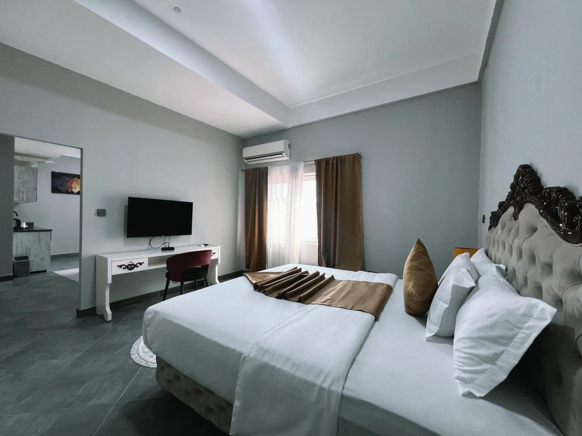 Euro Homes Hotel Accra Exteriör bild