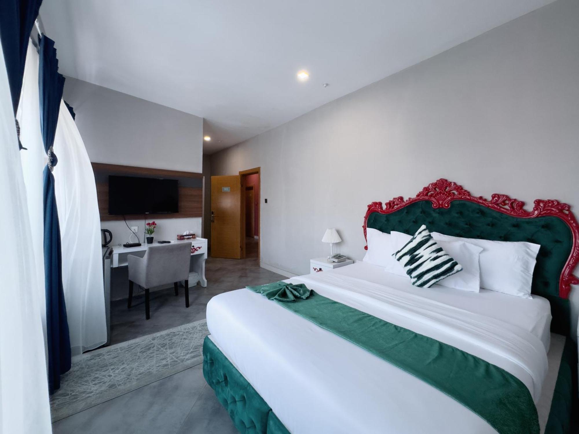 Euro Homes Hotel Accra Exteriör bild