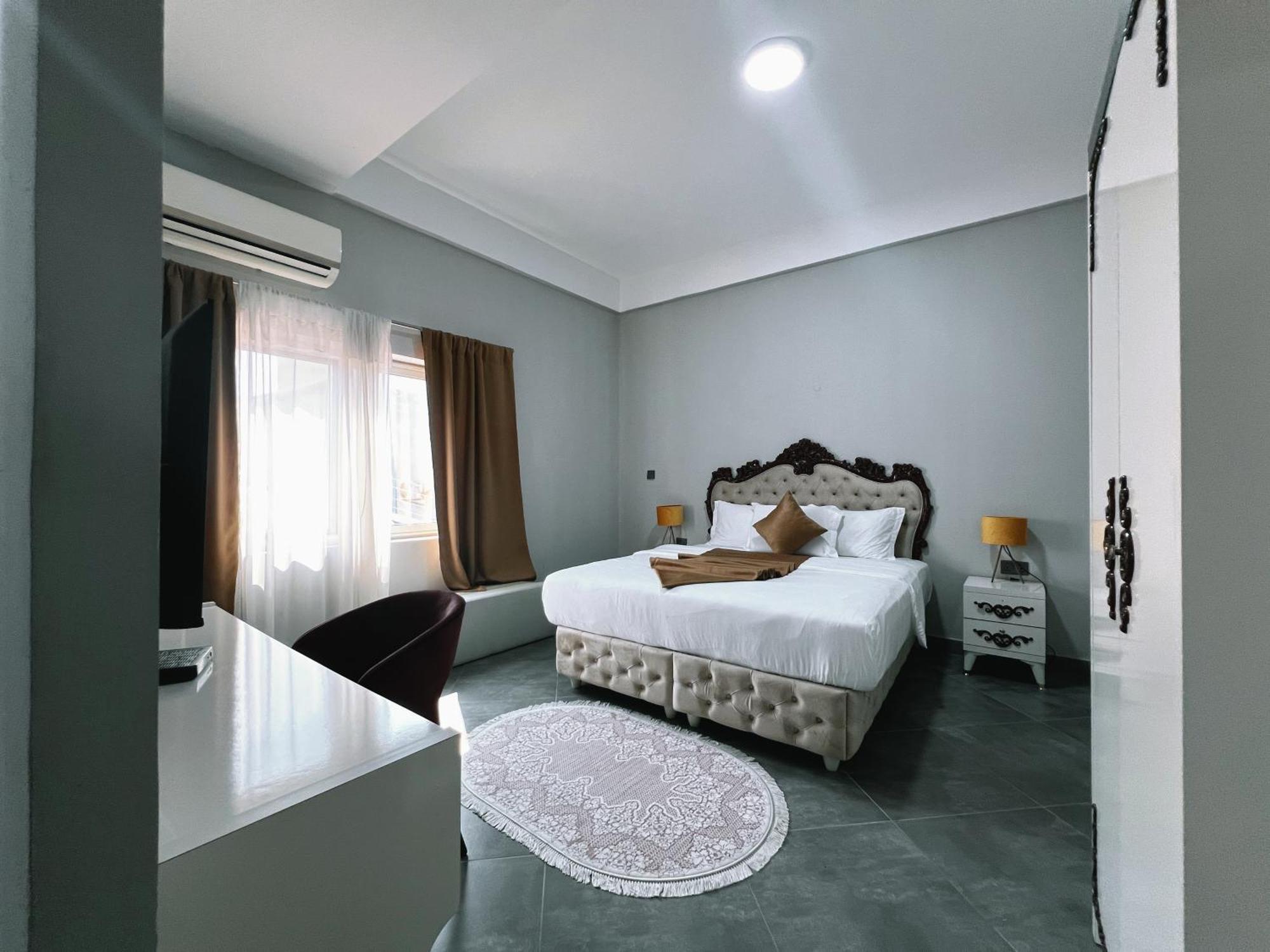 Euro Homes Hotel Accra Exteriör bild