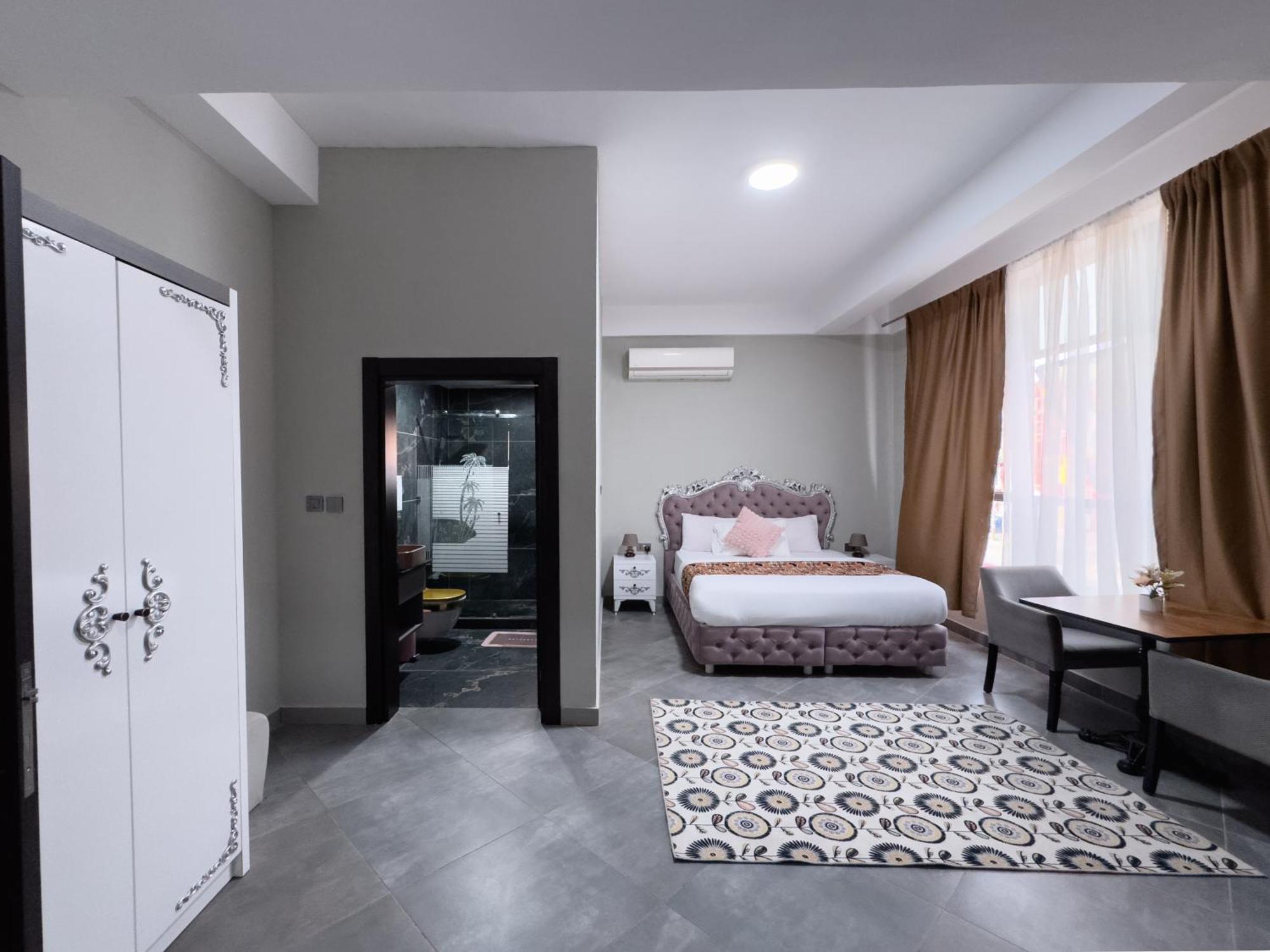 Euro Homes Hotel Accra Exteriör bild