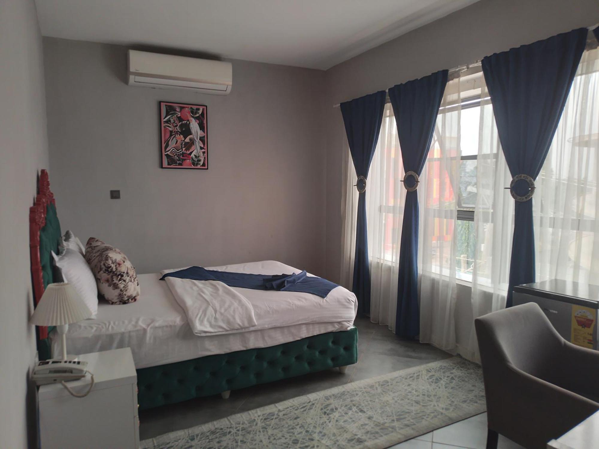 Euro Homes Hotel Accra Exteriör bild