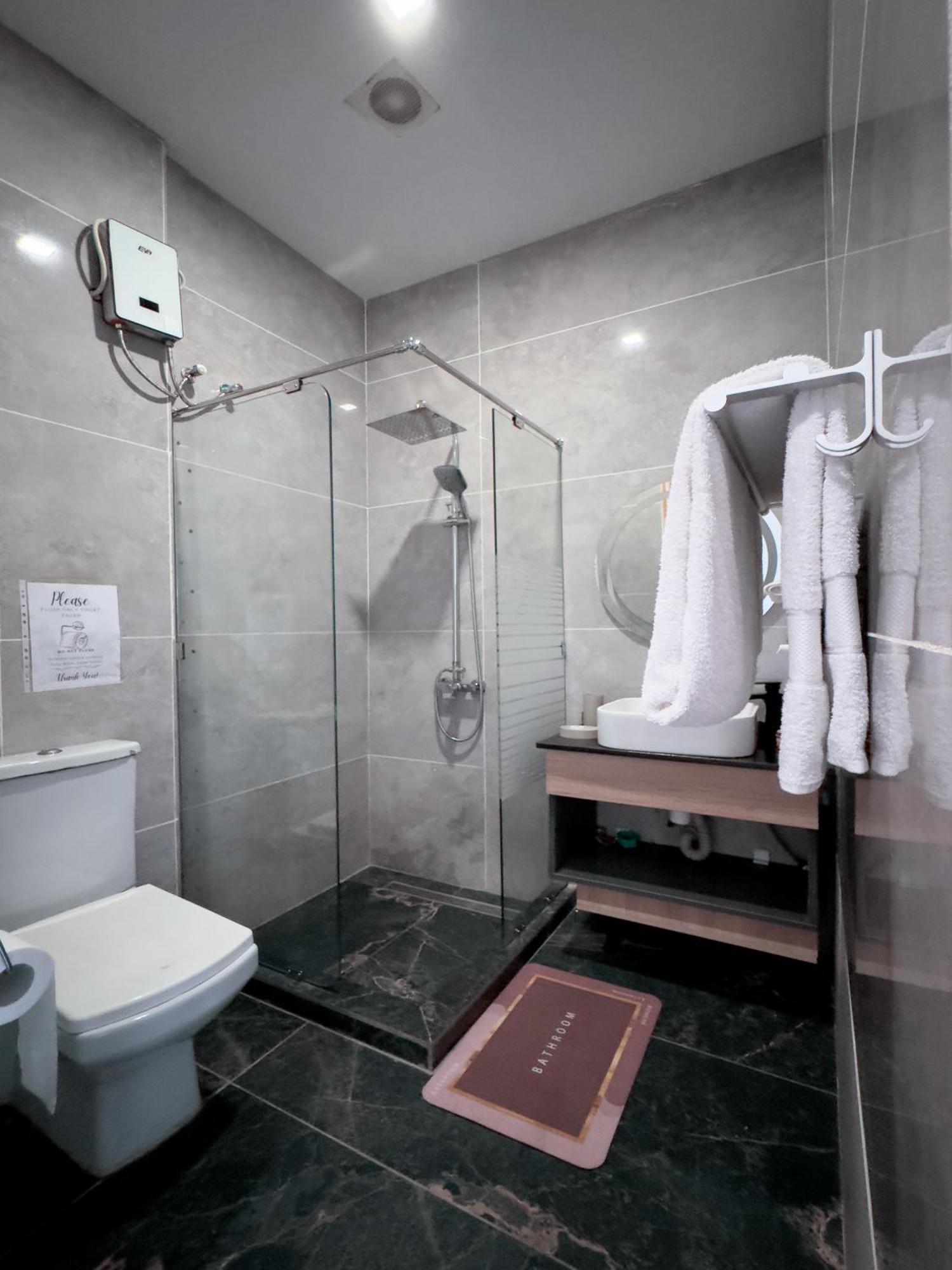 Euro Homes Hotel Accra Exteriör bild