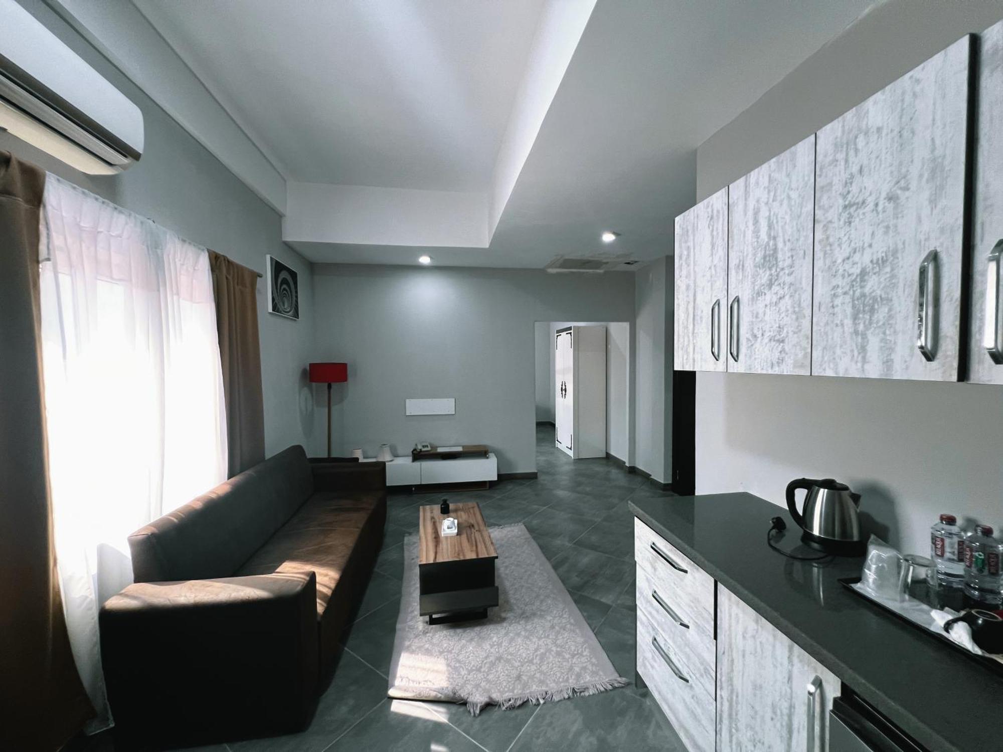 Euro Homes Hotel Accra Exteriör bild
