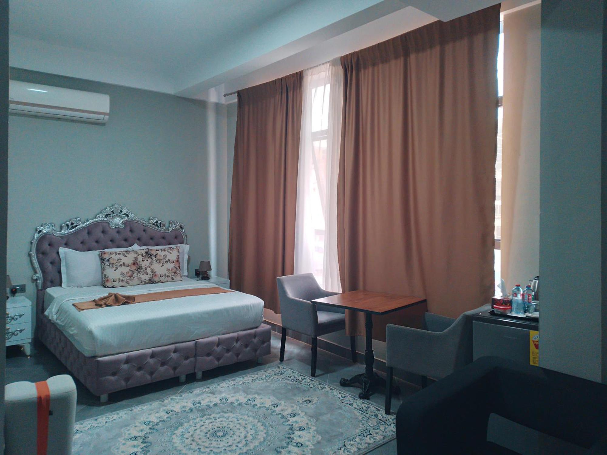 Euro Homes Hotel Accra Exteriör bild