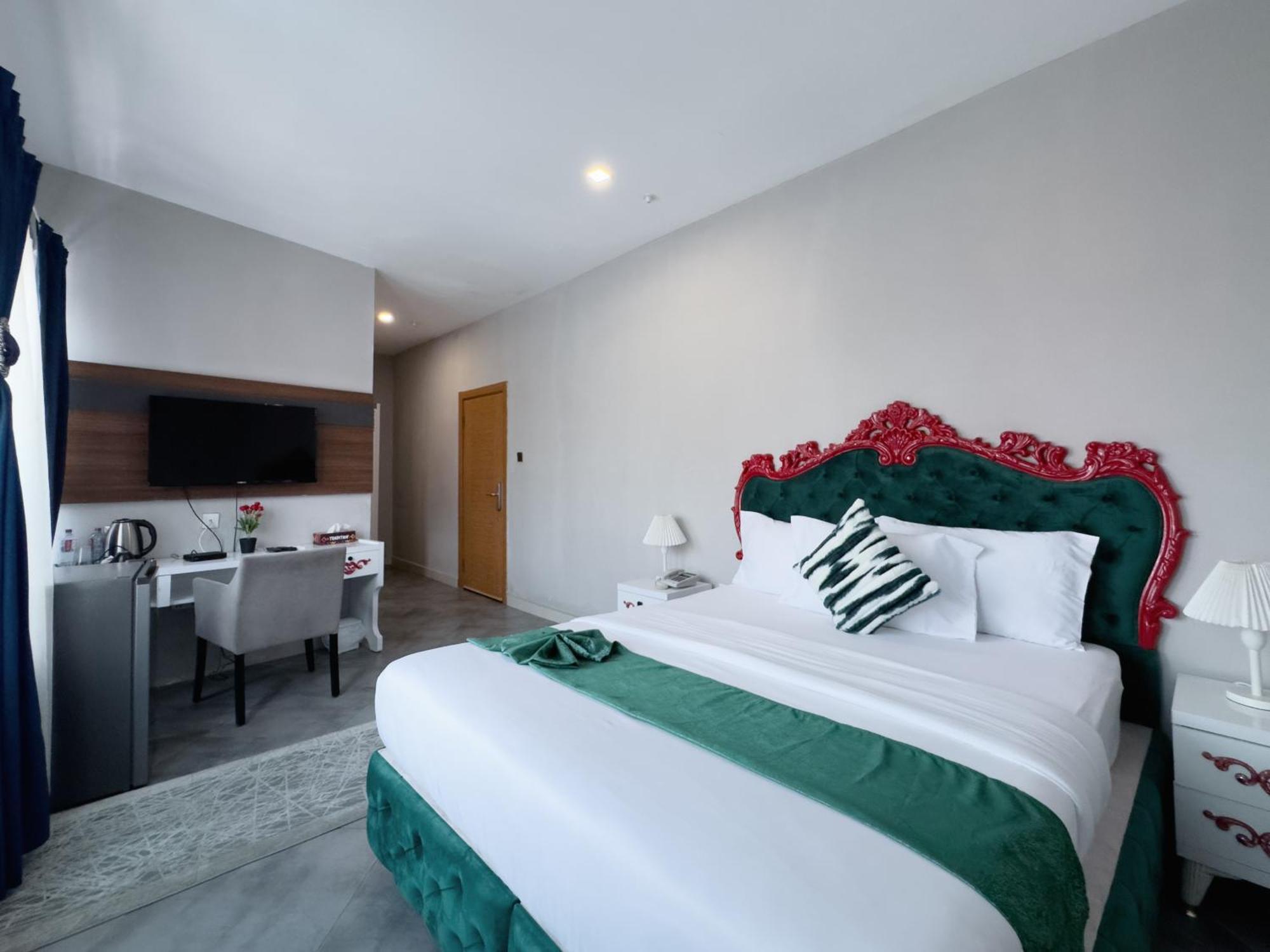 Euro Homes Hotel Accra Exteriör bild